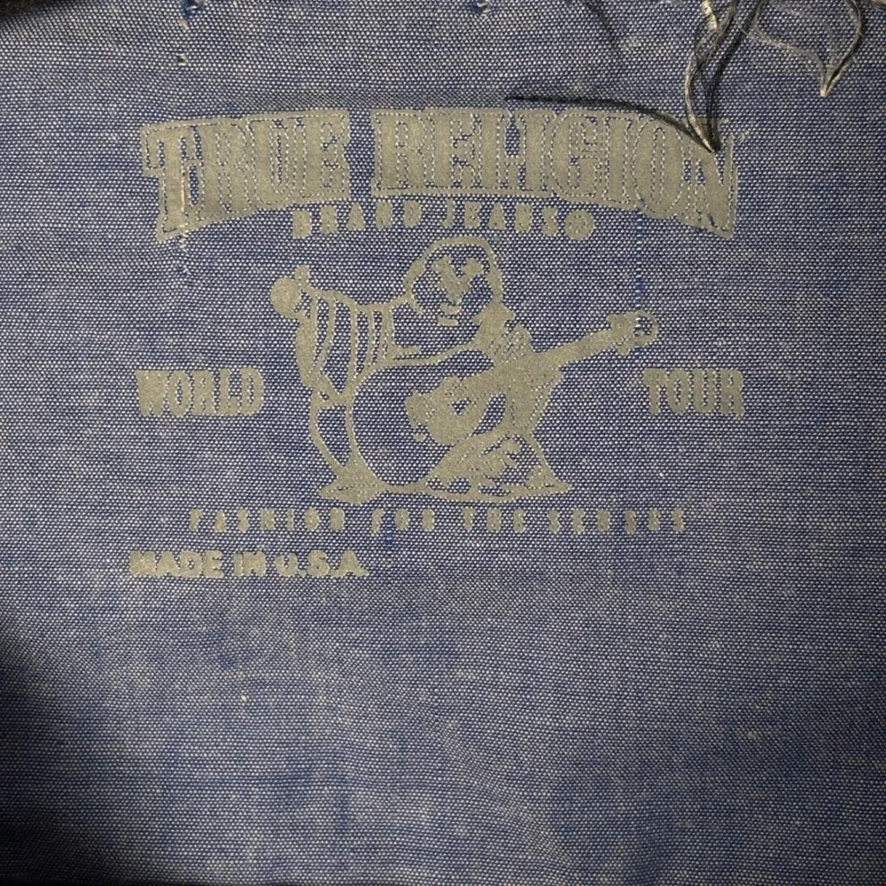 True Religion Button Up Men's L Blue Chambray Short‎ Sleeve Logo Graphic Shirt